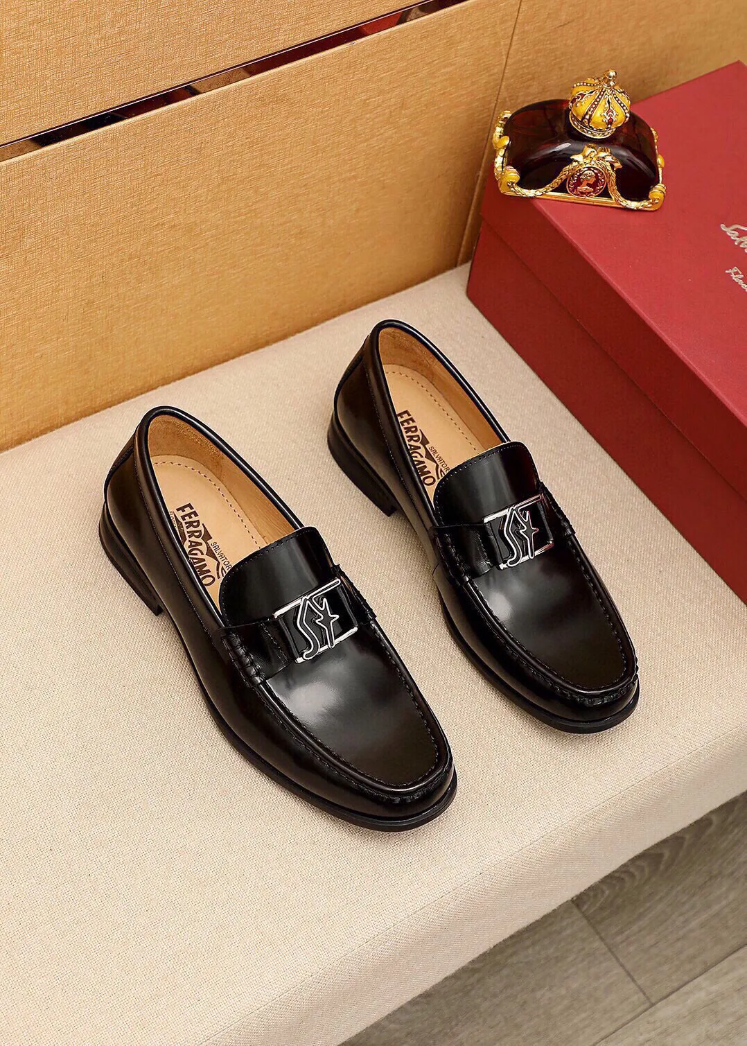 Men's shoes 💰480 💐 Product trademark: Ferragamo "Ferragamo" casual leather shoes Regular size: 38-44 (45🉑️customized) Product materials: Selected imported first-layer open-edge beaded cowhide leather upper + luxury hardware buckle, imported water-dyed cowhide leather lining. Strong three-dimensional visual effect, original outsole color: 3⃣️seed leather materials available